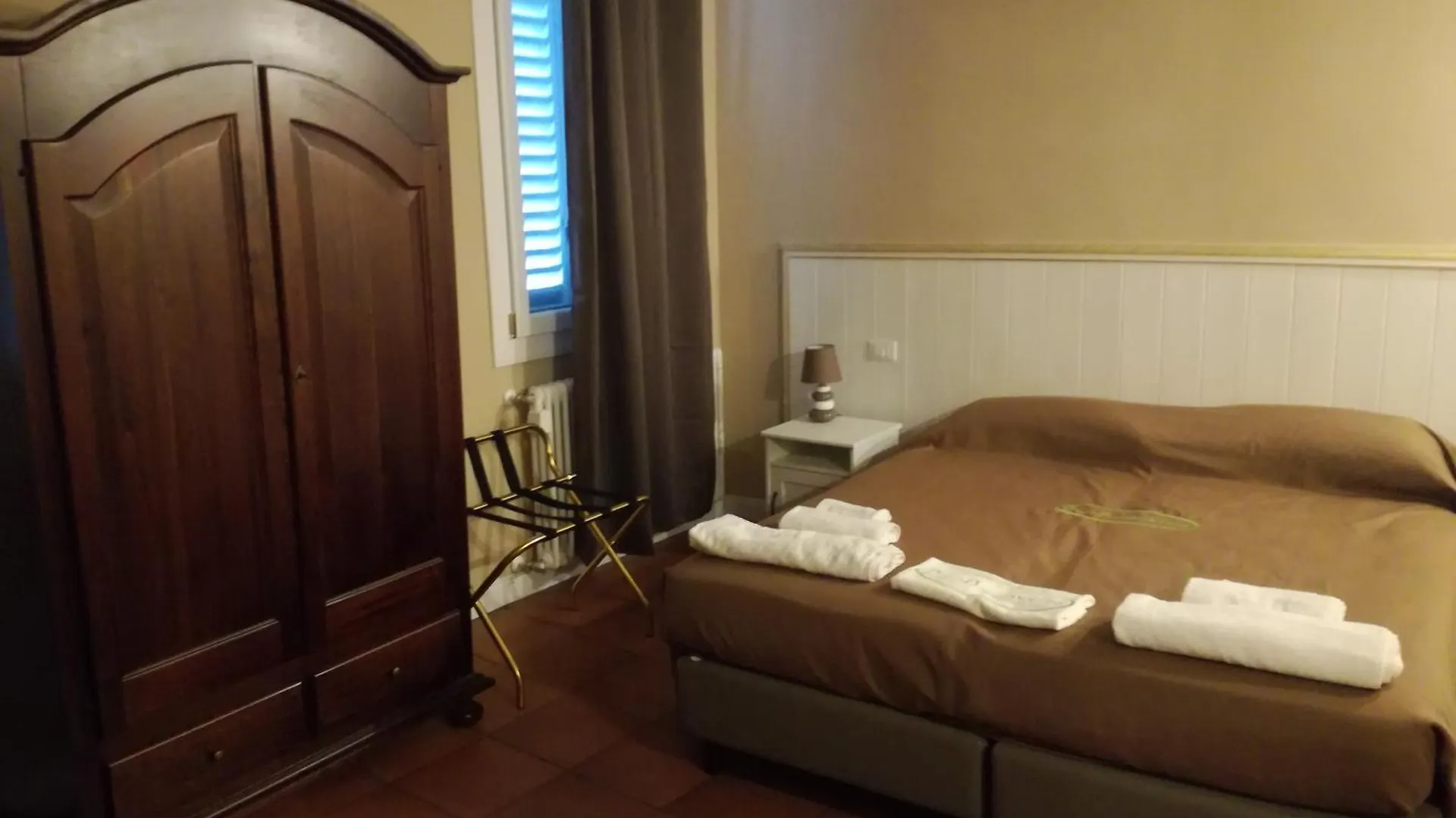Al Tribunale - Rooms And Suites - Bedinbolognacentro contacts